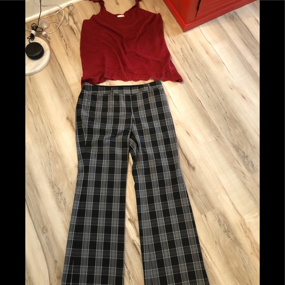 Gorgeous knit camisole with beautiful detailing. - Picture 4 of 4